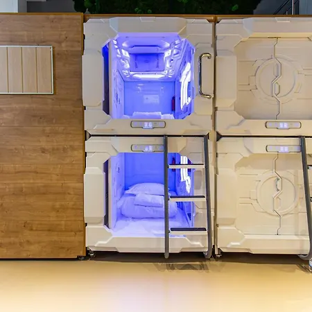 Kapselhotel Spacehotel 2*